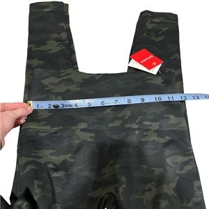 Spanx Look At Me Now Green Camo Leggings size M